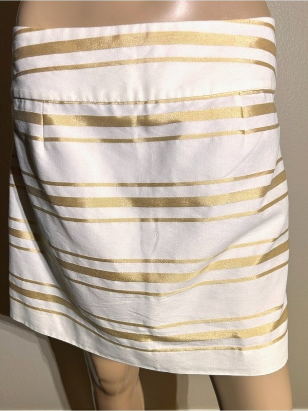 Women's  Skirt White with Tan‎ Stripes Side Zipper Size 4